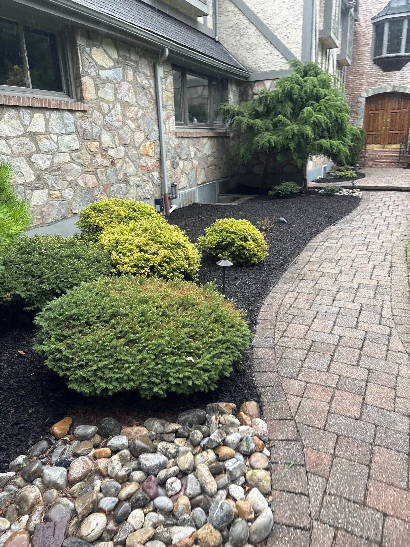 Fresh Mulch and Clean Beds Make a Big Difference image